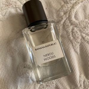 Banana Republic Neroli Woods